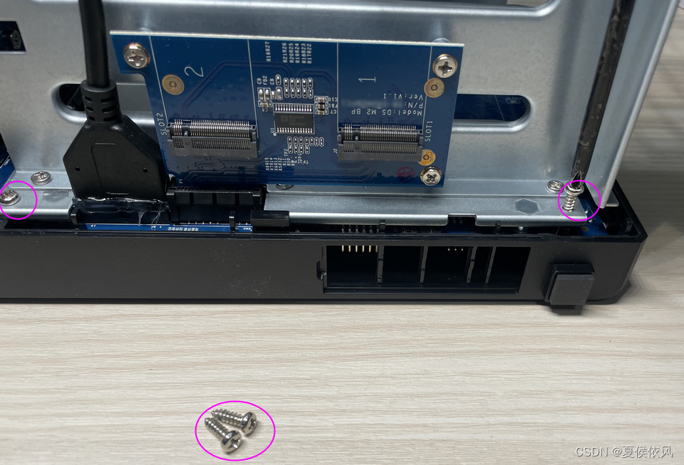 群晖 Sonology NAS DS920+ 拆机装机方法插图5 群晖 Sonology NAS DS920+ 拆机装机方法插图5